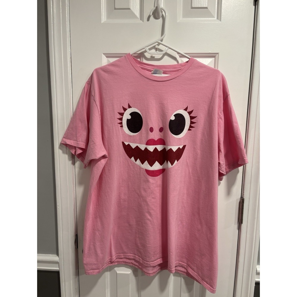 Baby Shark Mommy Shark short sleeve t-shirt‎ XXL in Pink